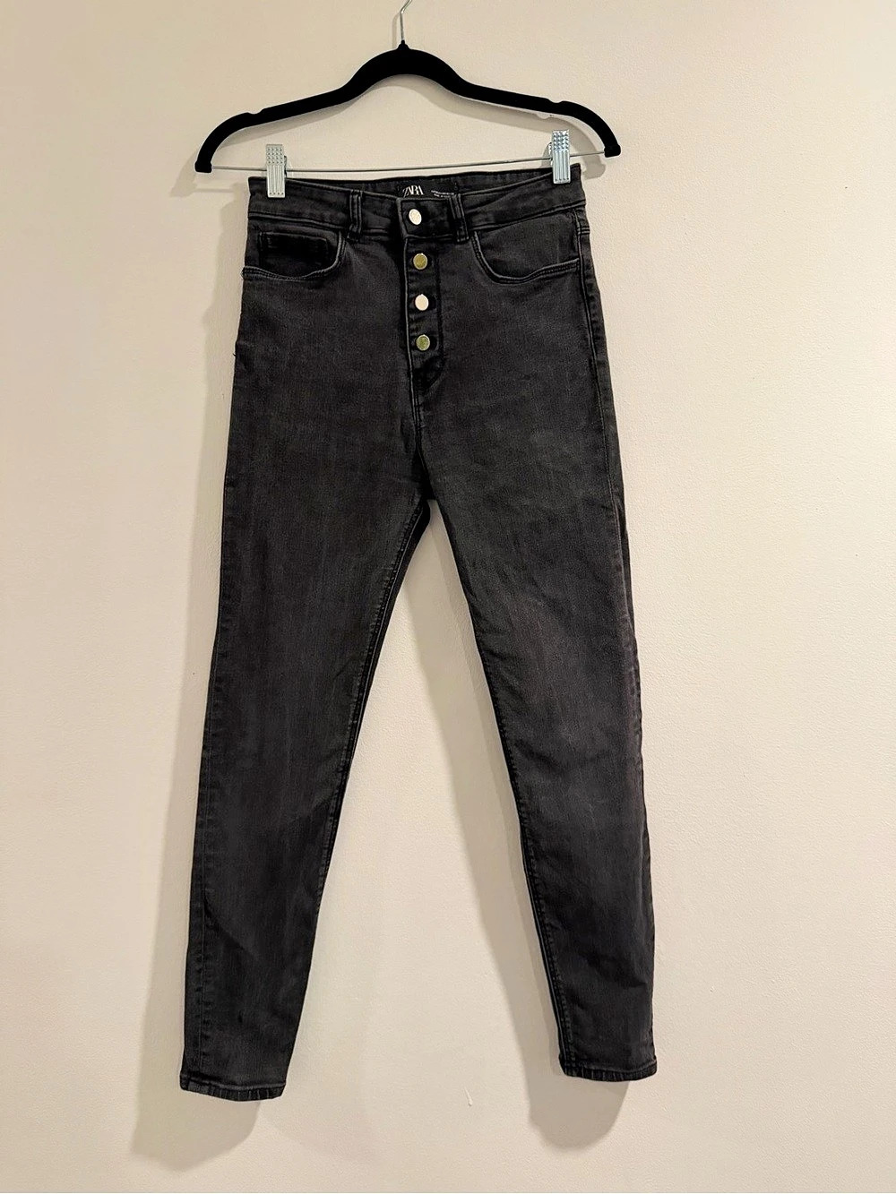 ZARA ZW3 HIGH RISE SKINNY JEANS Skinny Jeans in Gray/Worn Black. Size 2. Like Ne